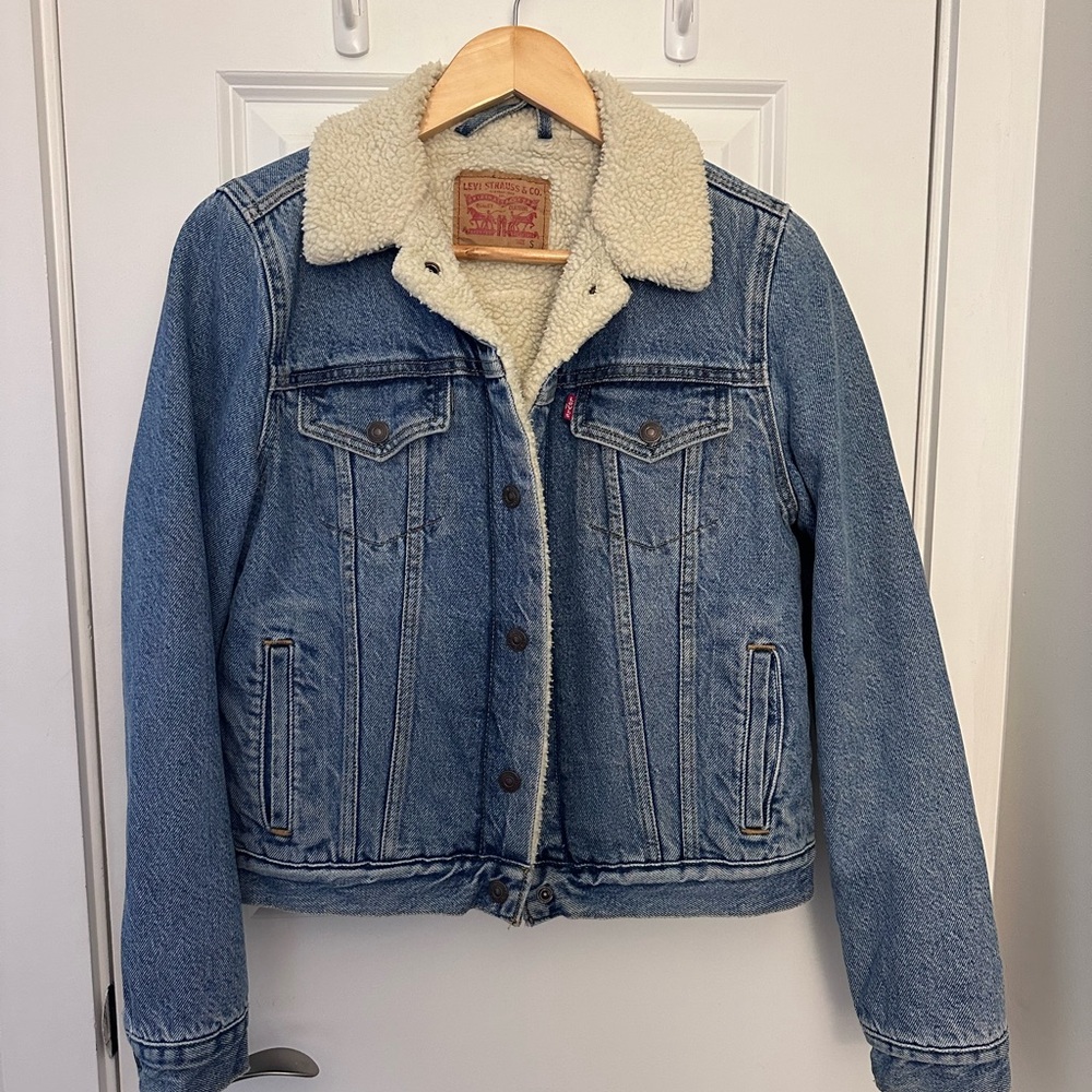 Levi's Classic Blue Denim Jacket with Cream Sherpa